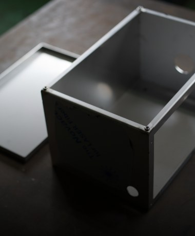 焼付塗装された金属製品